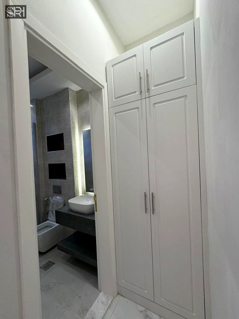 Spacious Villa with Elegant Design and Super Deluxe Finishes in Al Mowaihat63870132446337113