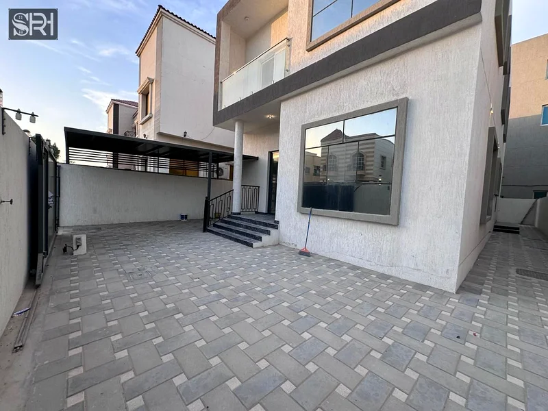 Spacious Villa with Elegant Design and Super Deluxe Finishes in Al Mowaihat63870132446337110