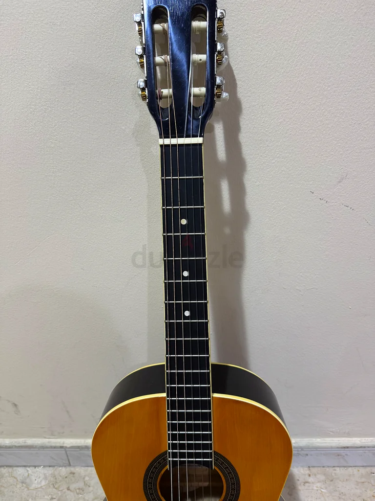 Two wooden guitars, one full size and one smaller educational size for children, in excellent condition, almost new, plus 2 extra sets of strings as a gift63229302005634112