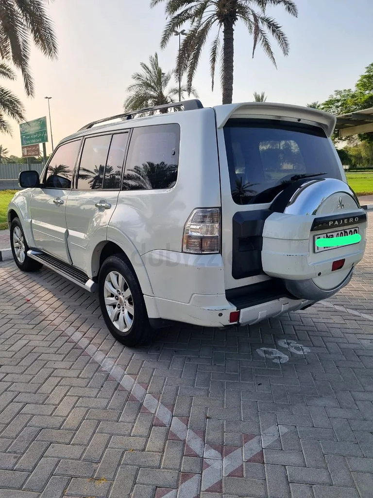 Mitsubishi Pajero 2011 3.8 full option family used63153228413570112