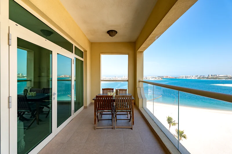 Palm Living: 2BR+Maid w/ Pool & Beach Access63832117126657112