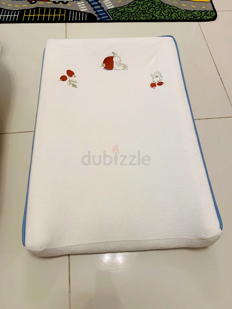 حصيرة تغيير الأطفال المريحة - مثالية لغرفة رضيعك ...10 درهم63195623637123111