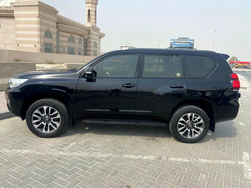 TOYOTA PRADO GXR top option fully agency maintenance free of accident63165696039170111