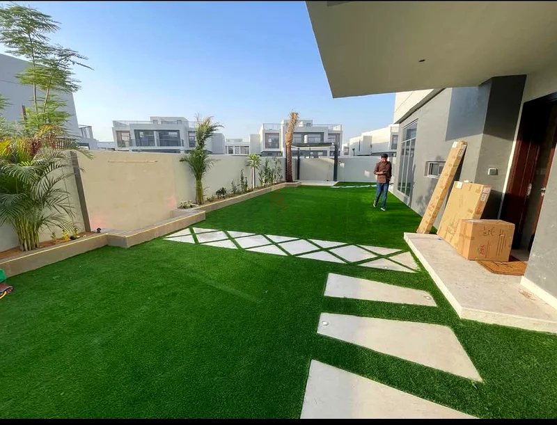Artificial grass and natural grass fixing63441099934082112