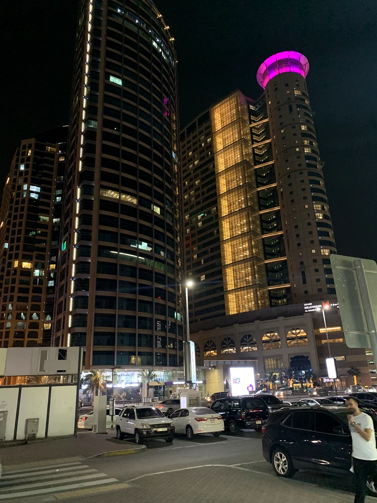 تتوفر مساحة سرير للرجال الهنود التنفيذيين63314443257859114