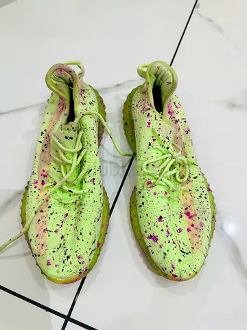 Unique Yeezy Boost  - Eye-Catching Design!