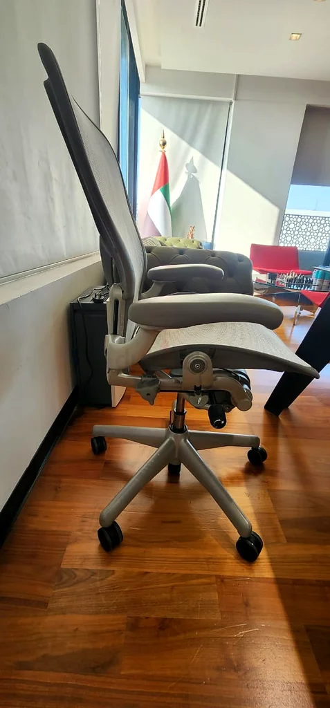 أنا أبيع مكتب هيرمان ميلر متاح63219348443905111