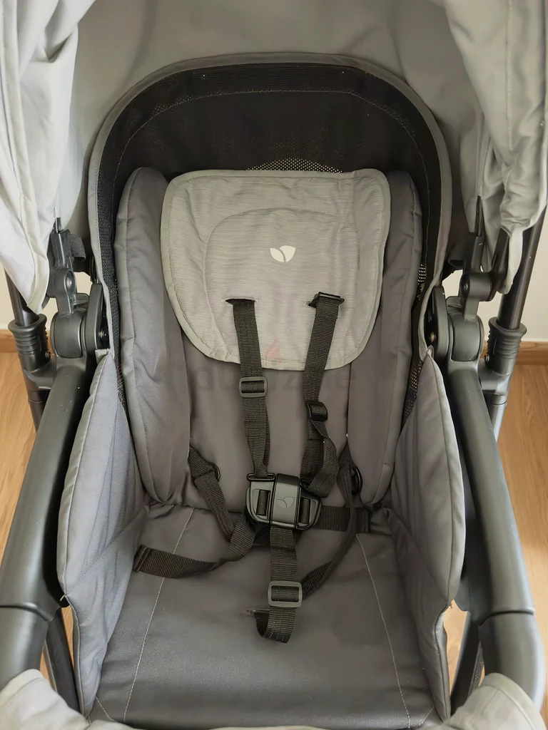 عربة أطفال63204849684866112