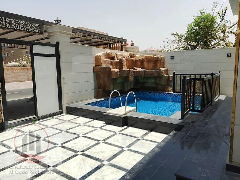 فيلا فسيحة مكونة من 6 غرف نوم للبيع في المويحات 163869060560771114
