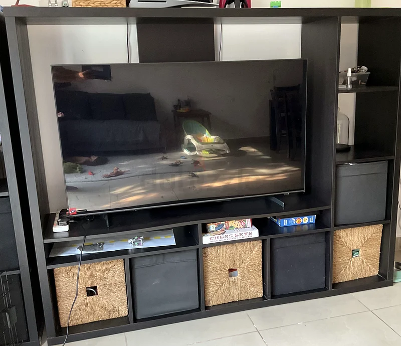 Stylish Black Entertainment Center - Perfect for Modern Living Rooms!63179862934785111