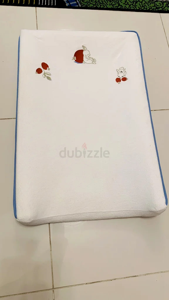 حصيرة تغيير الأطفال المريحة - مثالية لغرفة رضيعك ...10 درهم63195623637123112