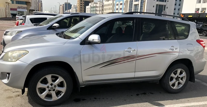 تويوتا راف 4 2009، حالتها ممتازة وتم صيانتها جيدًا، بدون حوادث، دفع رباعي، مواصفات الخليج63137337534467113