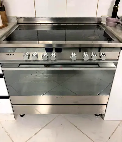 Fisher Paykel 5 Ceramic Hubs Electric Cooker 90cm