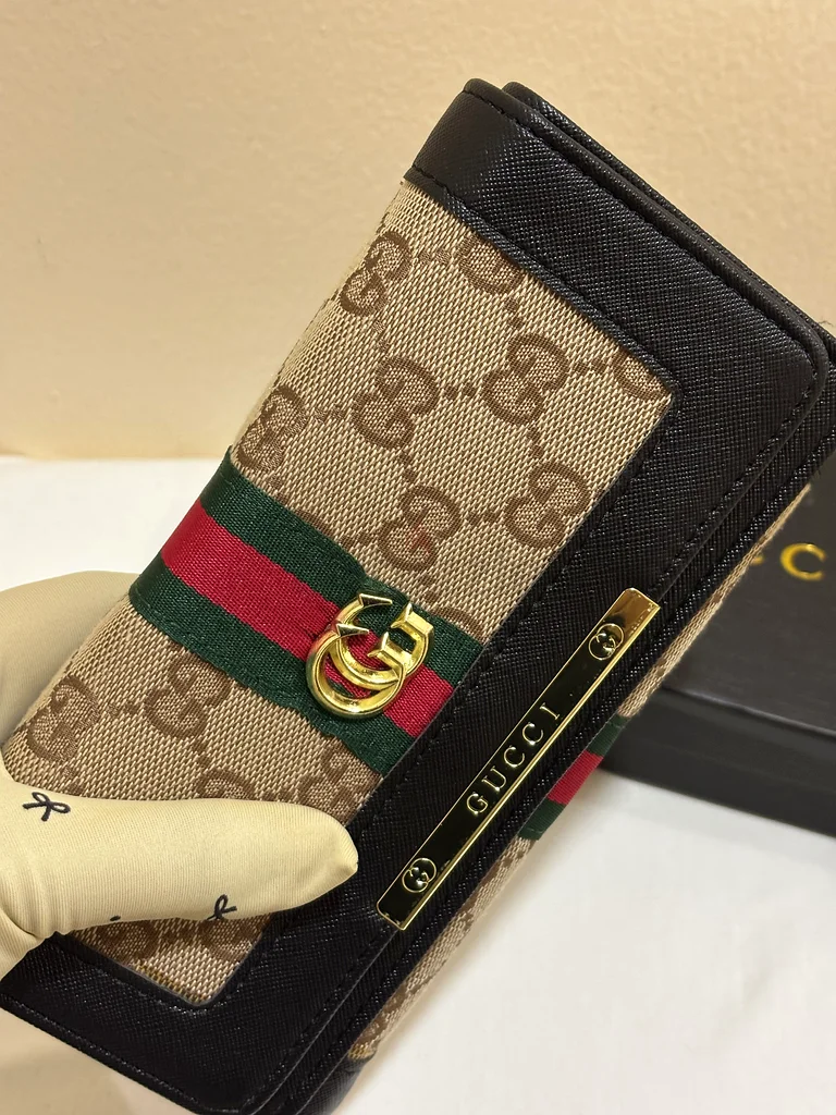 Gucci Wallet for women / by numberone bags63238107102210111