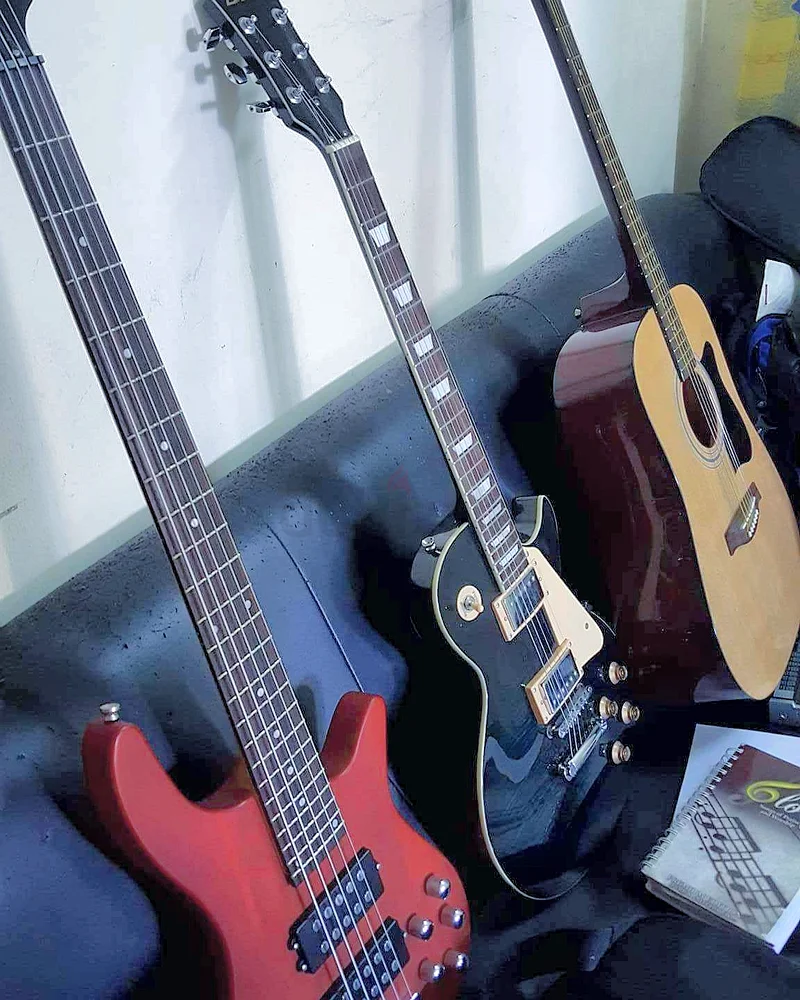 5 string bass guitar63199130265219111