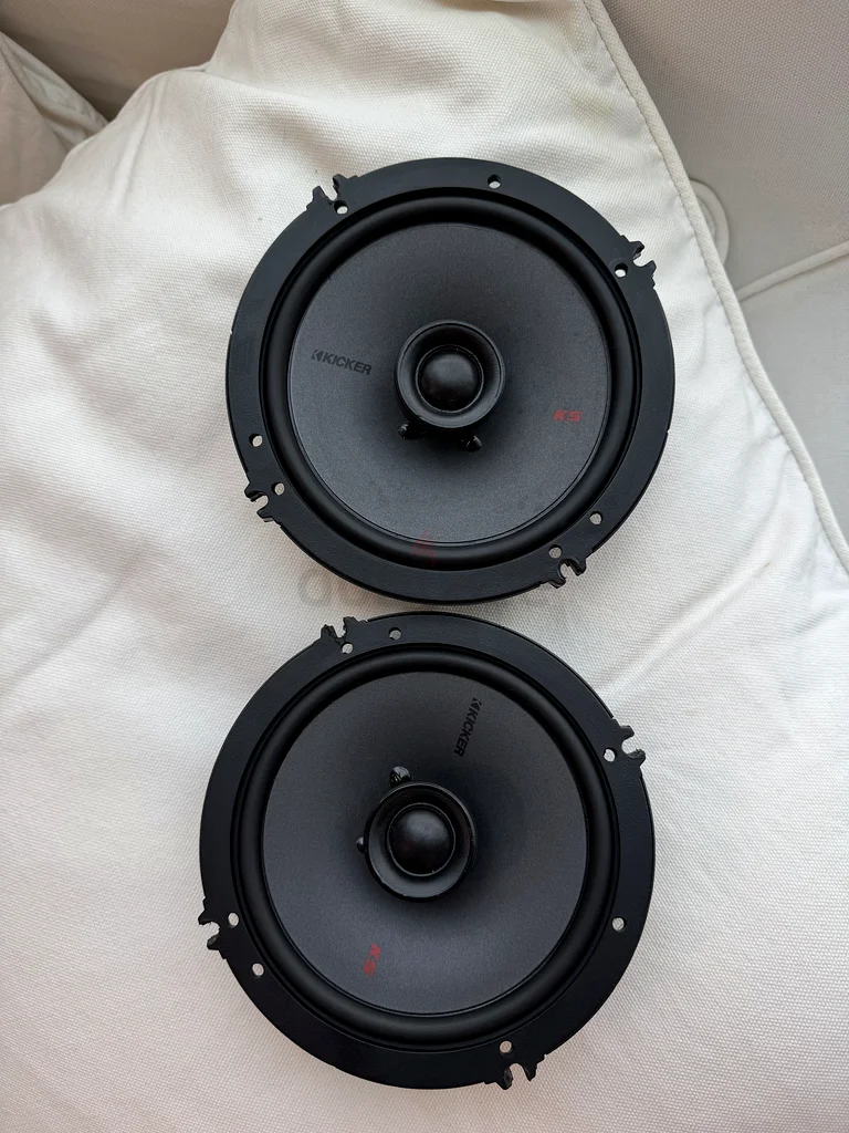 مكبرات صوت كيكر للسيارات - صوت عالي الجودة لسيارتك!63259692509057111