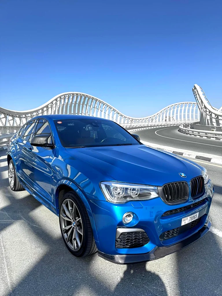 بي إم دبليو X4M. جميع الخيارات. سقف بانورامي. لون أزرق خاص من الخارج. مواصفات اليابان. داخلي بني -63162465388674111