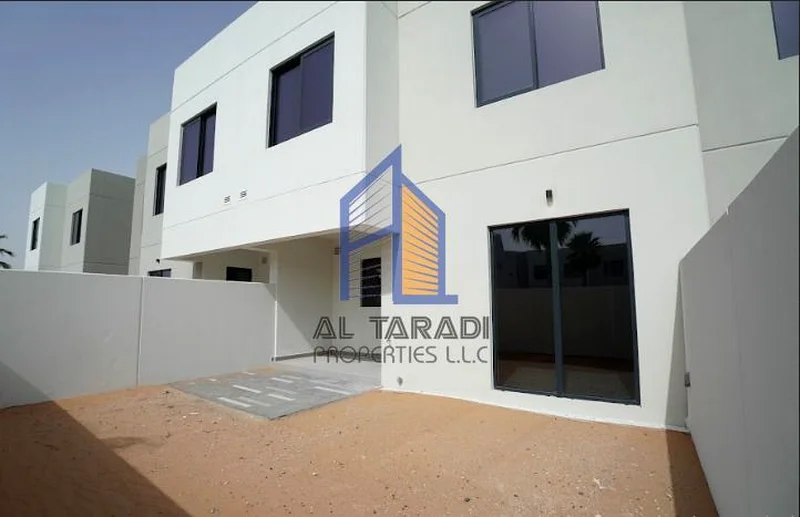 3 غرف نوم مذهلة + خادمة | صف واحد | جاهز للانتقال63152754539522111