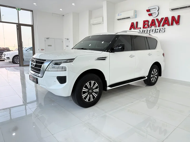Nissan Patrol XE V6 six-cylinder white/black velvet, no sunroof, Gulf version, Al Masoud63156990623363111