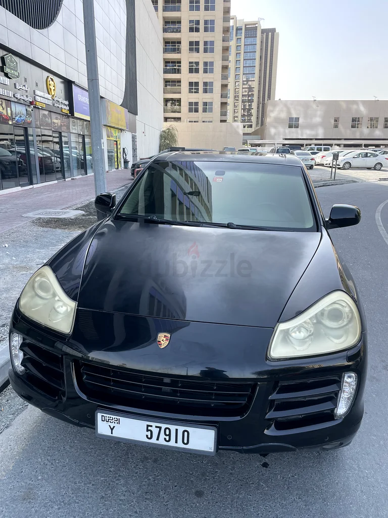 بورشه كايين S V8 - قوية - بالكامل باللون الأسود63136482427651111