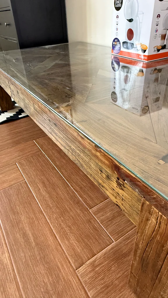 Wooden table with a free coffee machine63186762368642112