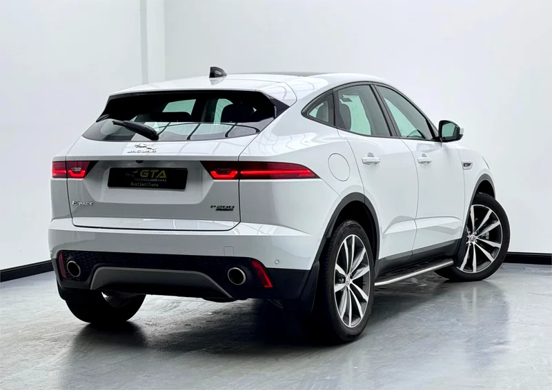 2020 جاكوار E-Pace P200 دفع كلي، ضمان الوكالة حتى 2026، سجل صيانة كامل من الوكالة، مناسبة لدول مجلس التعاون الخليجي63221825046018113