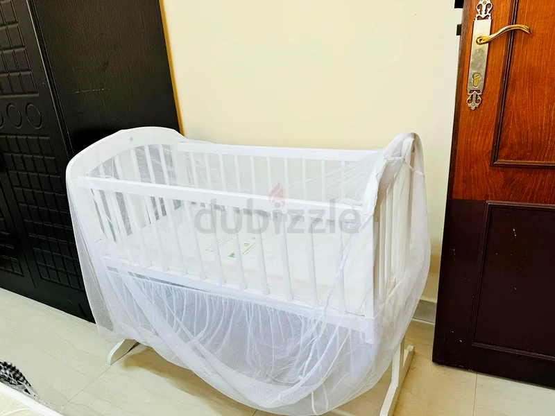 Babyshop Swinging White Crib with Matress  Mosquito Net63206393769345111