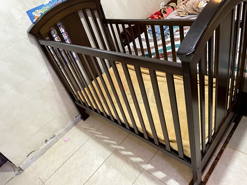 Juniors Elegant Wooden Crib for Your Babys Sweet Dreams!63206393803011112