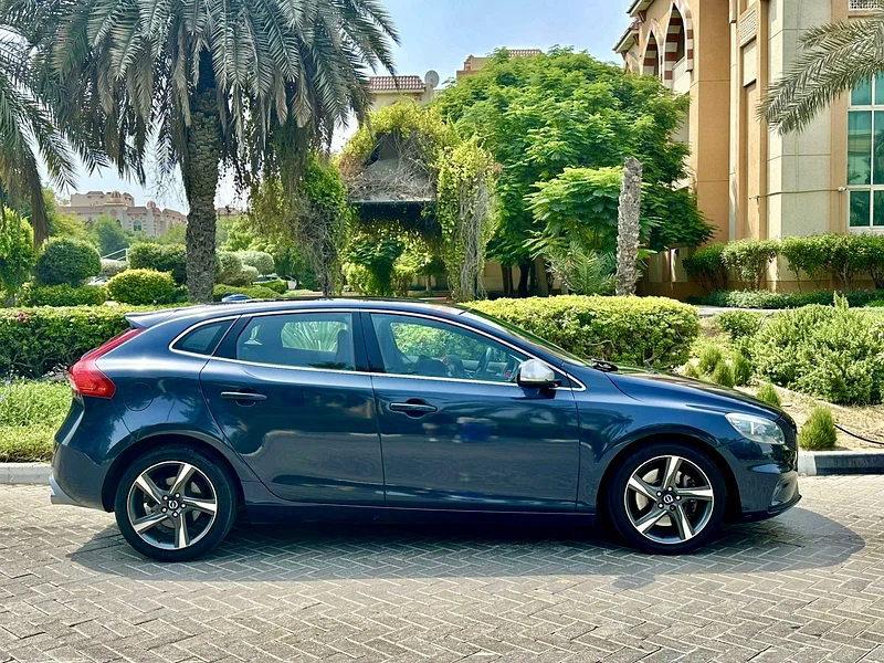 Volvo V40 T5 R-Design Hatchback 2.0 L 2014 GCC Accident Free63221301632387112