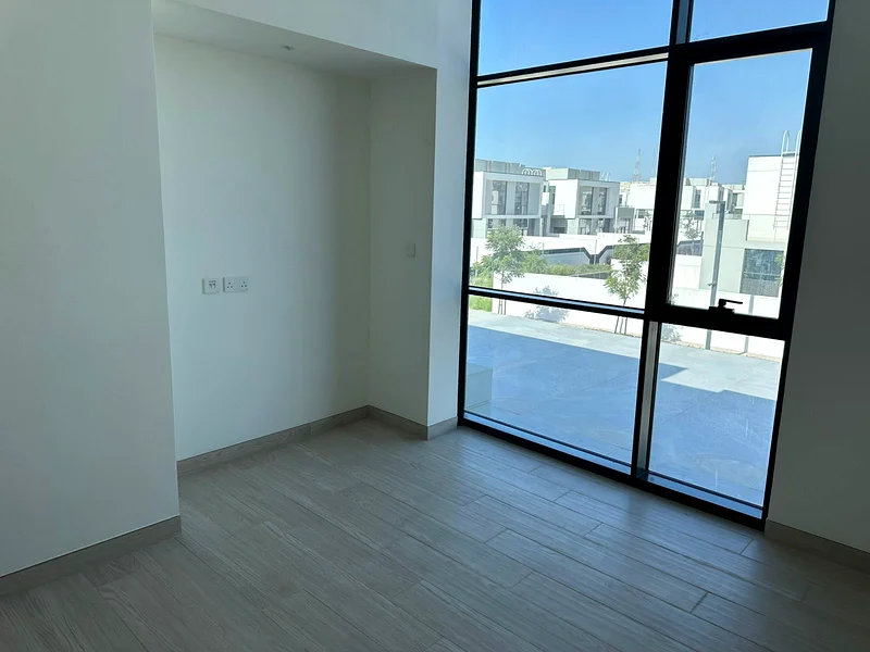 صف مفرد | قريب من المسبح والمرافق | جديد بالكامل63762512557826111