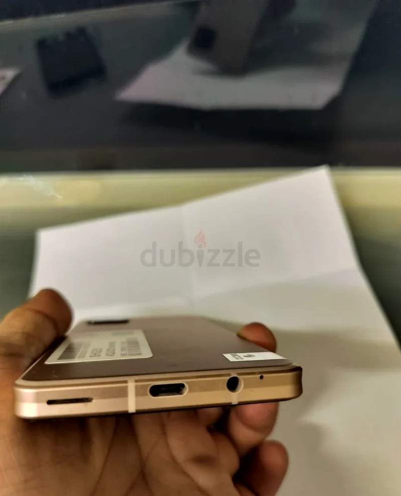 هاتف Aquos Sense6 للبيع بحالة جيدة63213435801985113