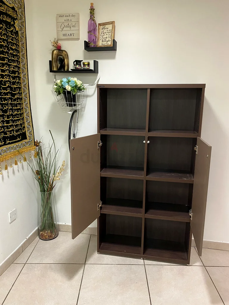 نقل عفش للوافدين خزانة كتب ثقيلة مقابل 200 درهم63219828335362111