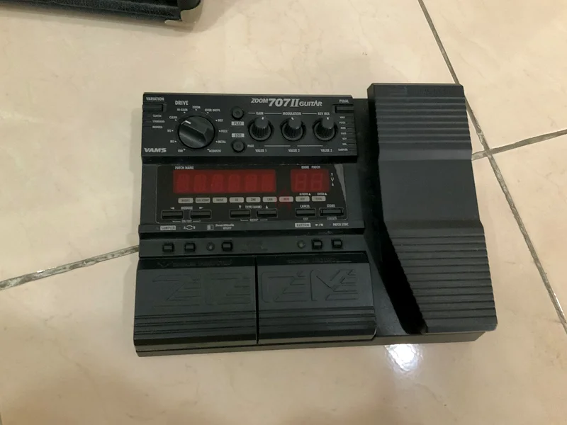 Zoom 707 II Guitar Multi-Effects Pedal63229313307522112