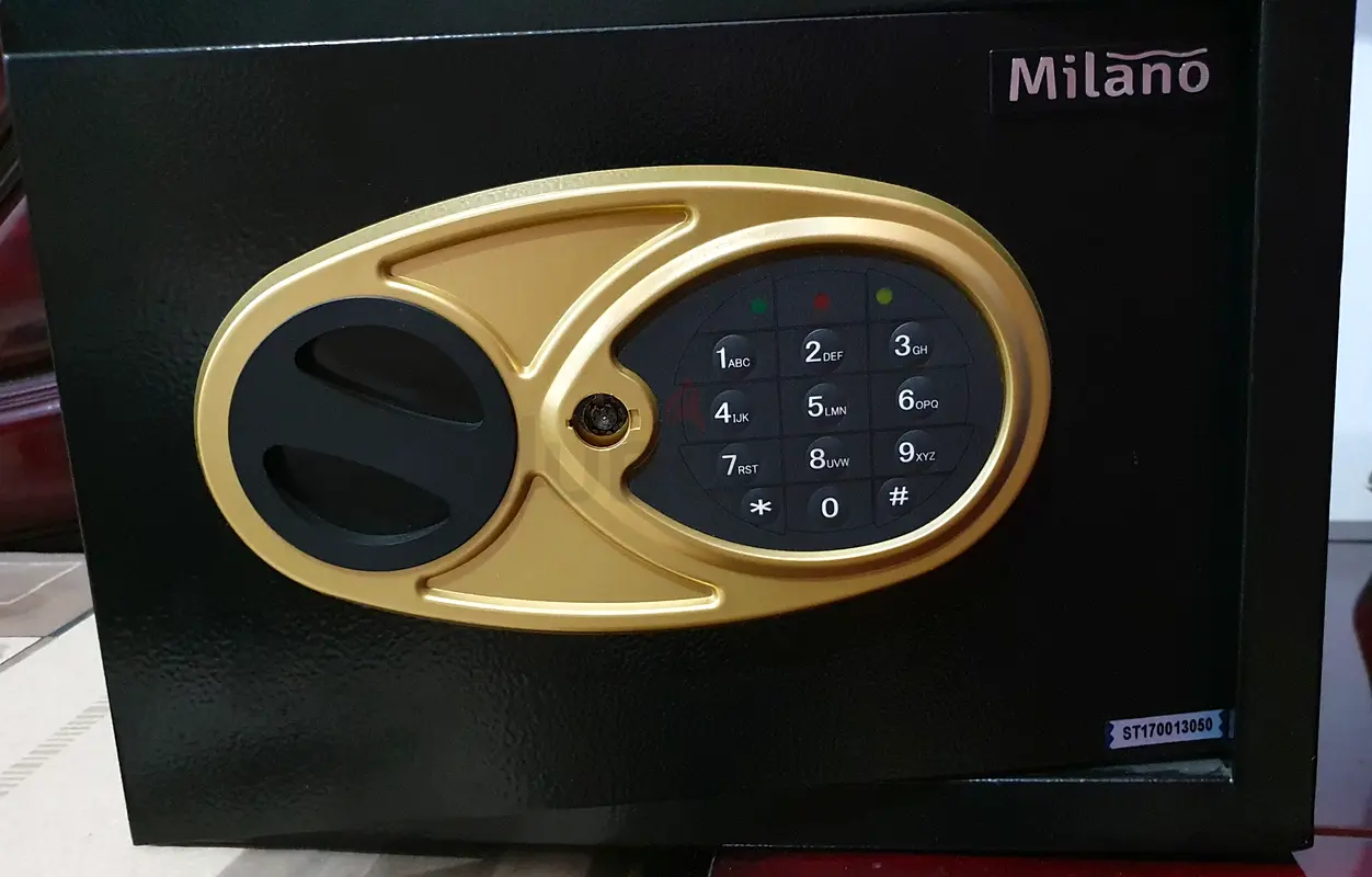 Secure Your Valuables with This Compact Safe!63253970056451112