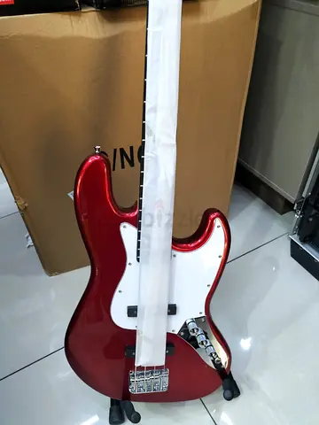 Gleaming Red Electric Guitar - Perfect for Rock Enthusiasts!