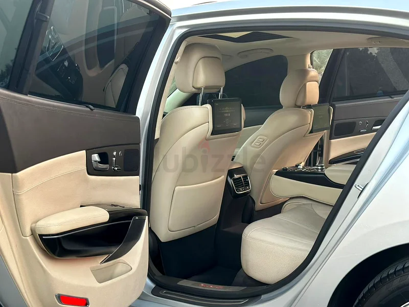 Dubai63224311527683113
