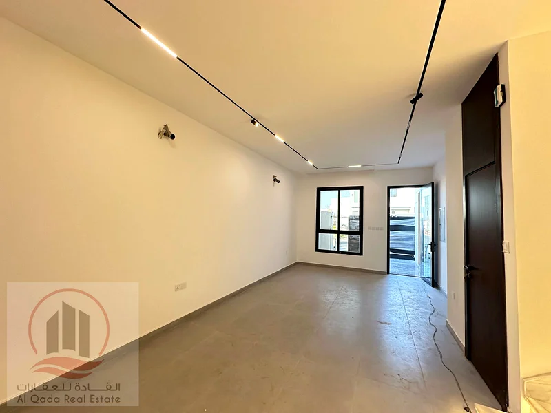 For sale: Townhouse villa in Al Zahia, Ajman. 4 master bedrooms, a living room, and a maid's room. Freehold for all nationalities. Bank financing is p63253961099521113