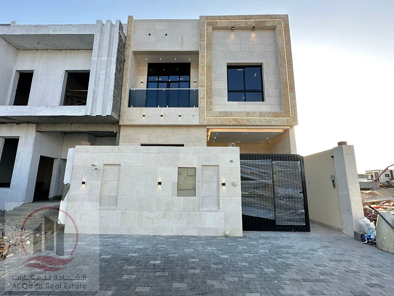 For sale: Townhouse villa in Al Zahia, Ajman. 4 master bedrooms, a living room, and a maid's room. Freehold for all nationalities. Bank financing is p632539610995211111