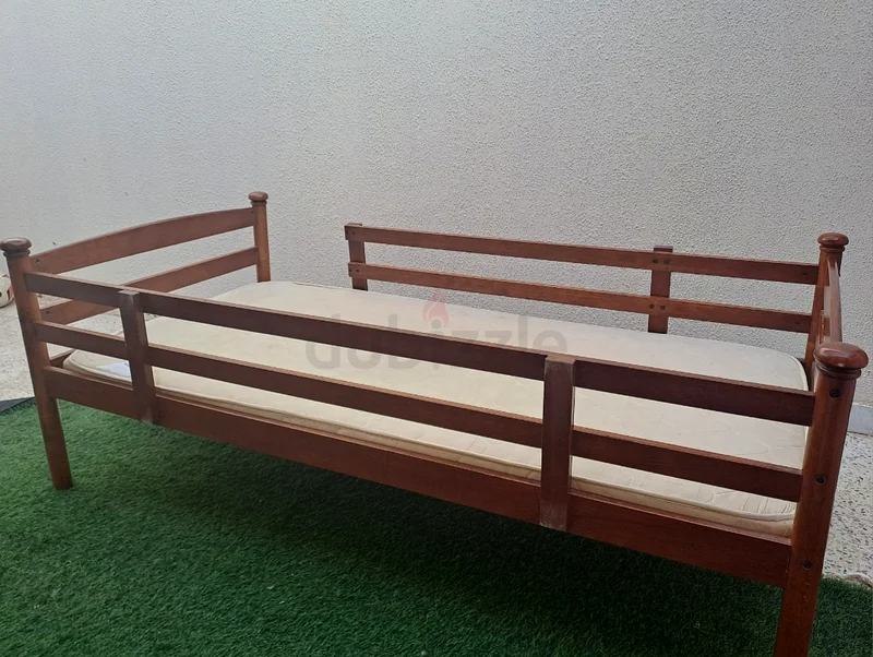 سرير واحد للأطفال بحالة جيدة للاستعمال63206878048129111