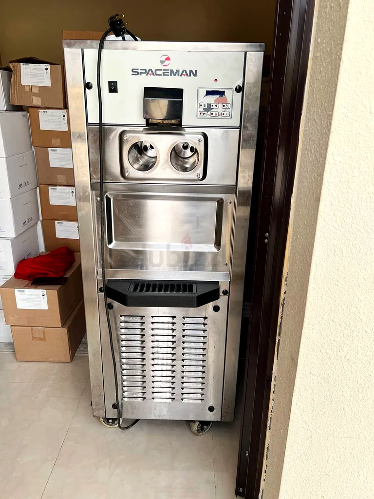 Spaceman Soft Serve Ice Cream Machine632581408643851121