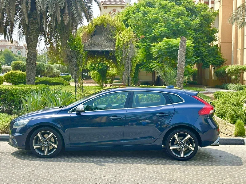 Volvo V40 T5 R-Design Hatchback 2.0 L 2014 GCC Accident Free63221301632387113