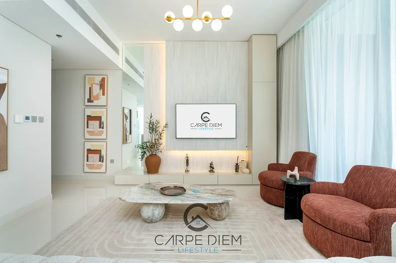 شقة فاخرة بتصميم راقٍ مع إطلالة مذهلة على البحر63829675990659114
