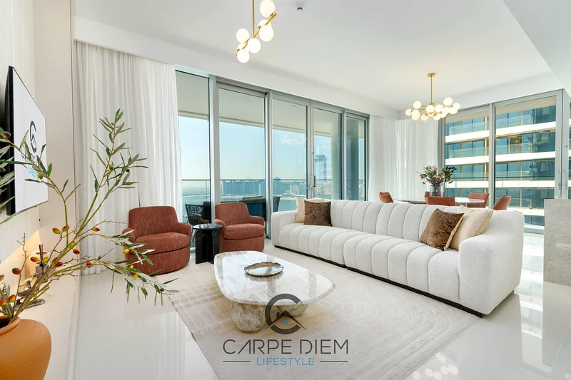 شقة فاخرة بتصميم راقٍ مع إطلالة مذهلة على البحر63829675990659112