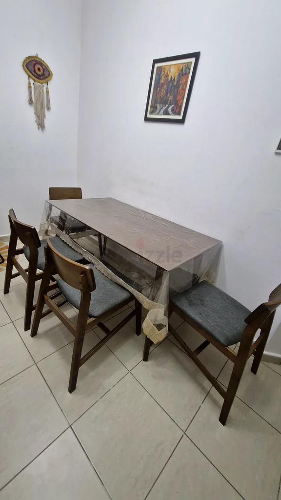 Stylish and Modern Dining Table with Comfortable Chairs63216835831169114