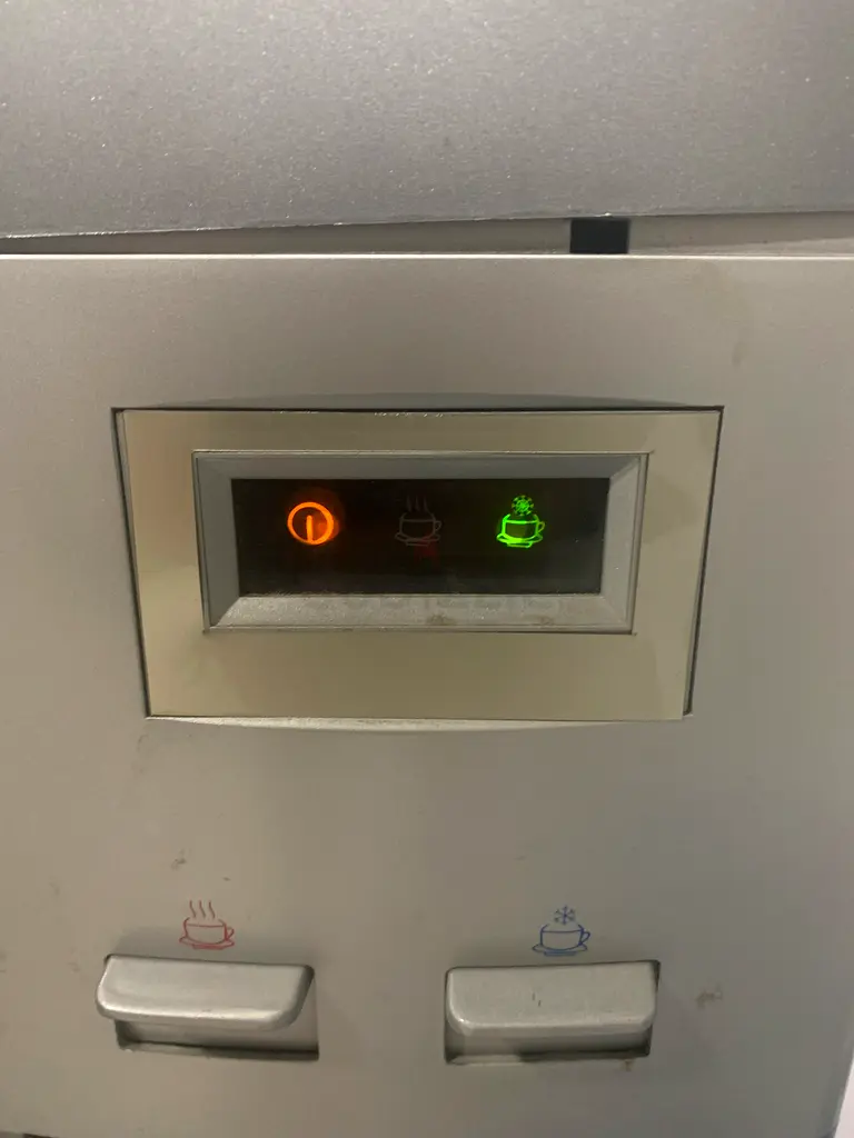 Water dispenser63247750064771111