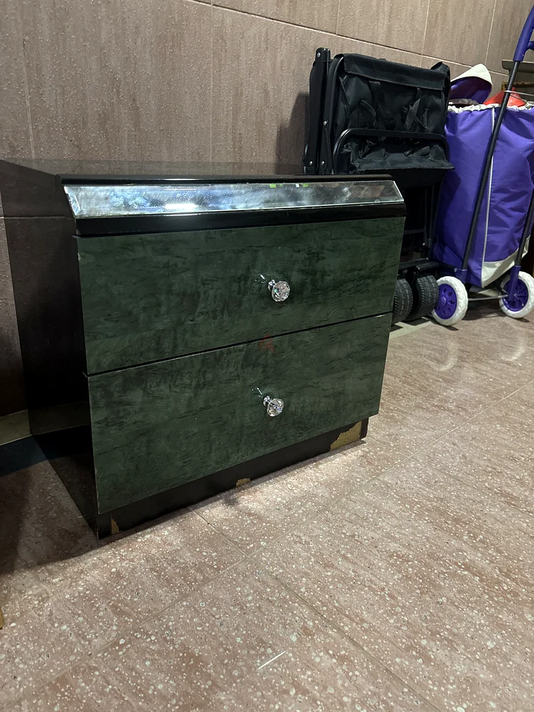 Stylish Green Chest of Drawers with Modern Touch63219340398082111