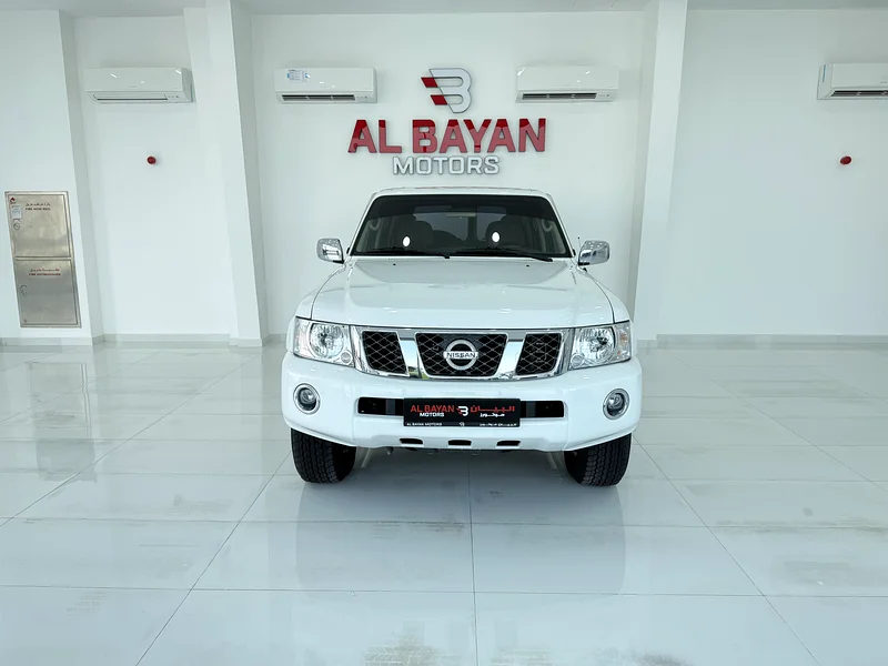 Nissan Patrol Safari automatic transmission white/gray Gulf 202163140689650049114