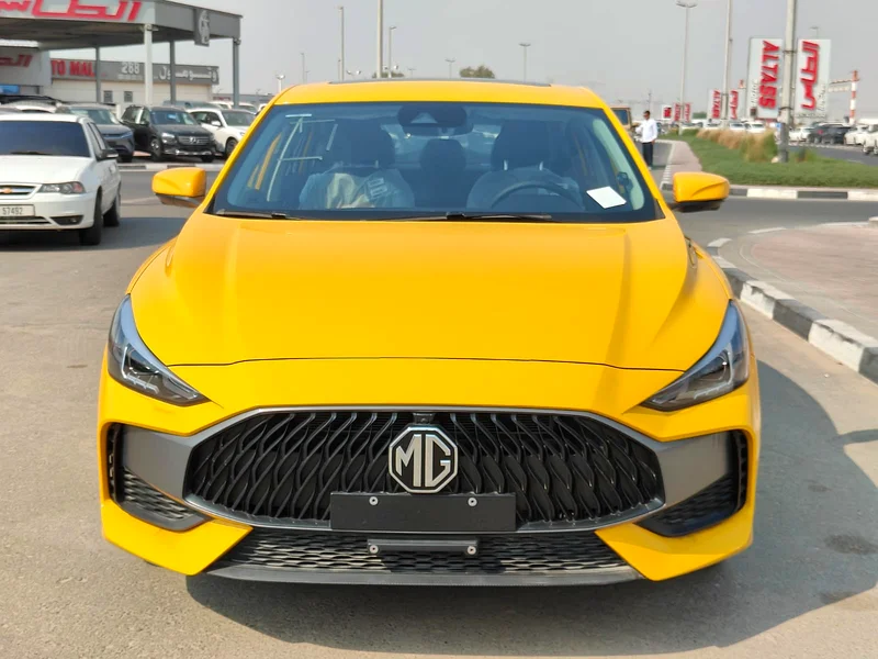 سيارة سيدان فاخرة من طراز MG GT 2025 بمحرك 1.5 لتر 4 أسطوانات توربو بنزين ناقل حركة أوتوماتيكي دفع أمامي، خيارات كاملة، للتصدير فقط63175702674946111