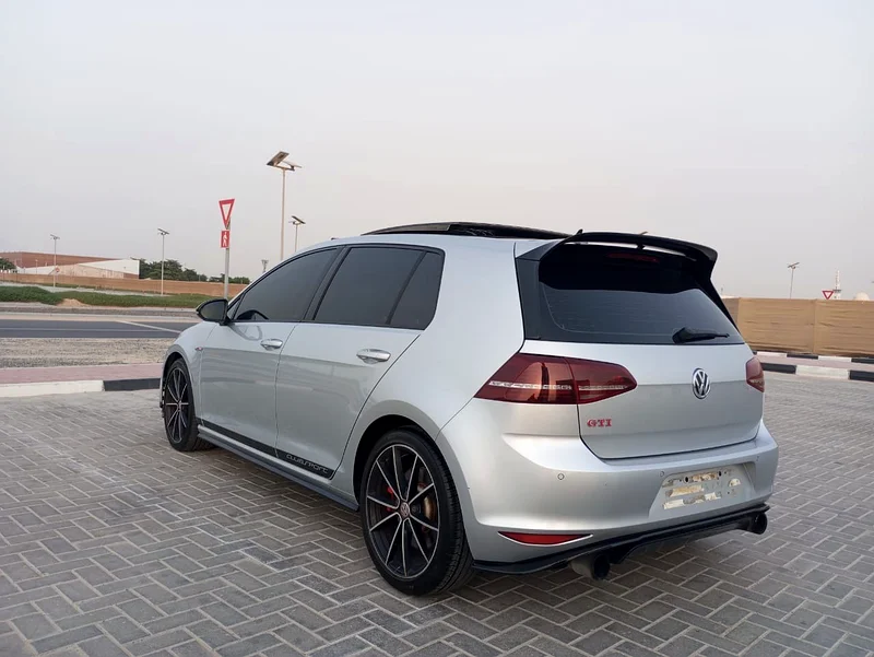Golf GTi 2017 Gulf model63170386301570112