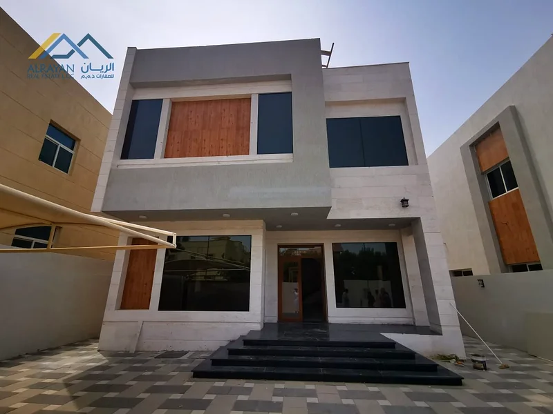 Luxurious villa with modern finishes and spacious areas, corner of two streets, freehold for all nationalities63878080816386113